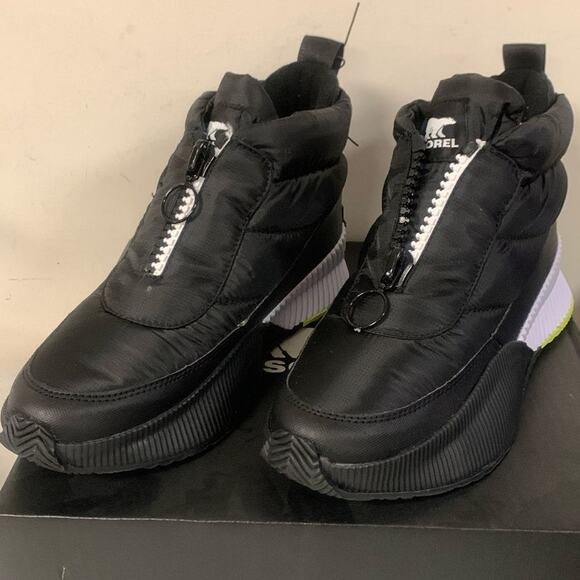 SOREL WOMEN'S SIZE 9 OUT N ABOUT III PUFFY ZIP BOOT, Black / White - Picture 1 of 10